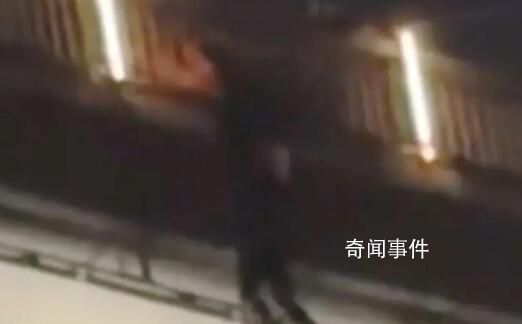 重庆女子坠桥 路人拍下全程