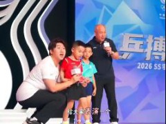 马龙两个儿子在李宁面前翻跟头 网友纷纷感叹体育精神的传承！
