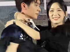 丞磊单手公主抱周也转圈 擦汗递水的细节都被原著粉认证“神还原！