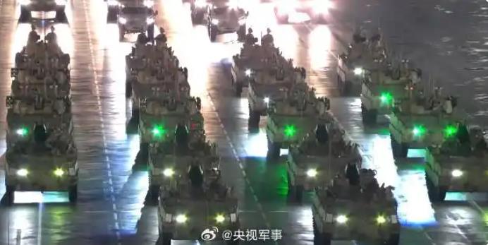 九三阅兵最后一次夜间演练画面
