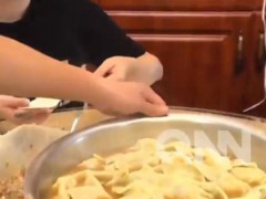 一顿吃200个水饺的16个外甥开学了 网友们亲切地称他为“宇宙最强舅舅”，《家有儿女》plus版！