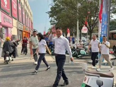 刘强东现身宿迁 或携章泽天看苏超 京东助力家乡足球