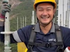 42岁男星无戏可拍 工地当苦力养家 如今因行业寒冬和自身发展困境！