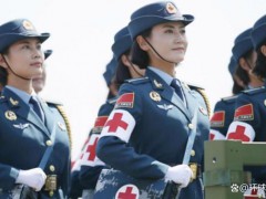 女民兵方队红巾设计让人眼前一亮 队员平均年龄26岁！