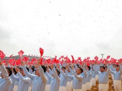 阅兵场内外这些年轻人为何出圈 以向阳生长、挺膺担当的姿态，不断续写历史新篇章！