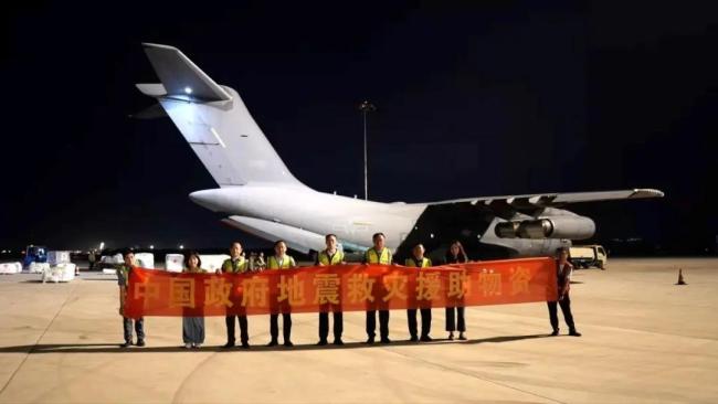 中国空军派出两架运-20飞往阿富汗