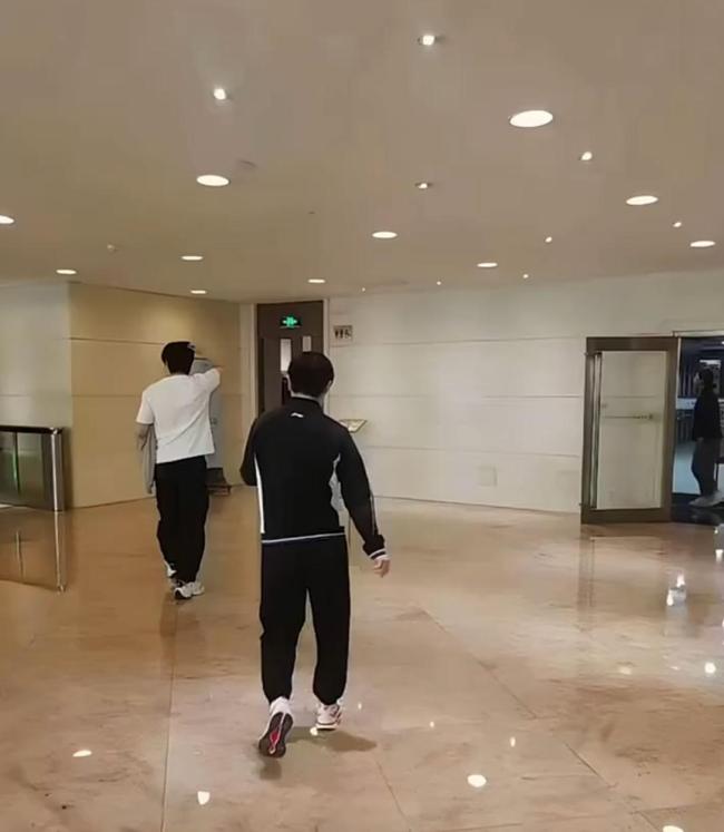 王楚钦孙颖莎将同框抽签，混双适应性训练曝光 备战亚锦赛引发热议