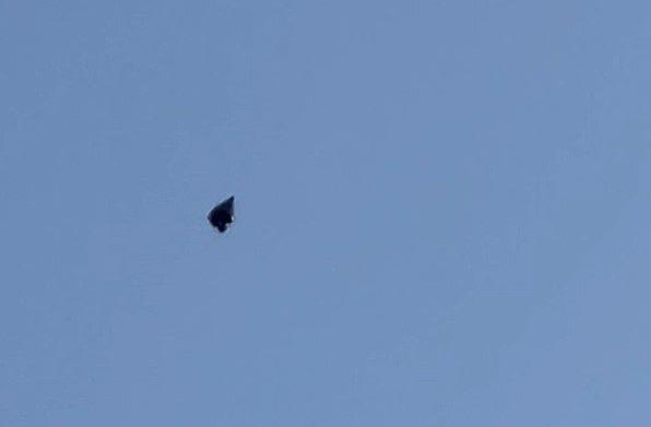 美国得州上空疑出现黑色UFO