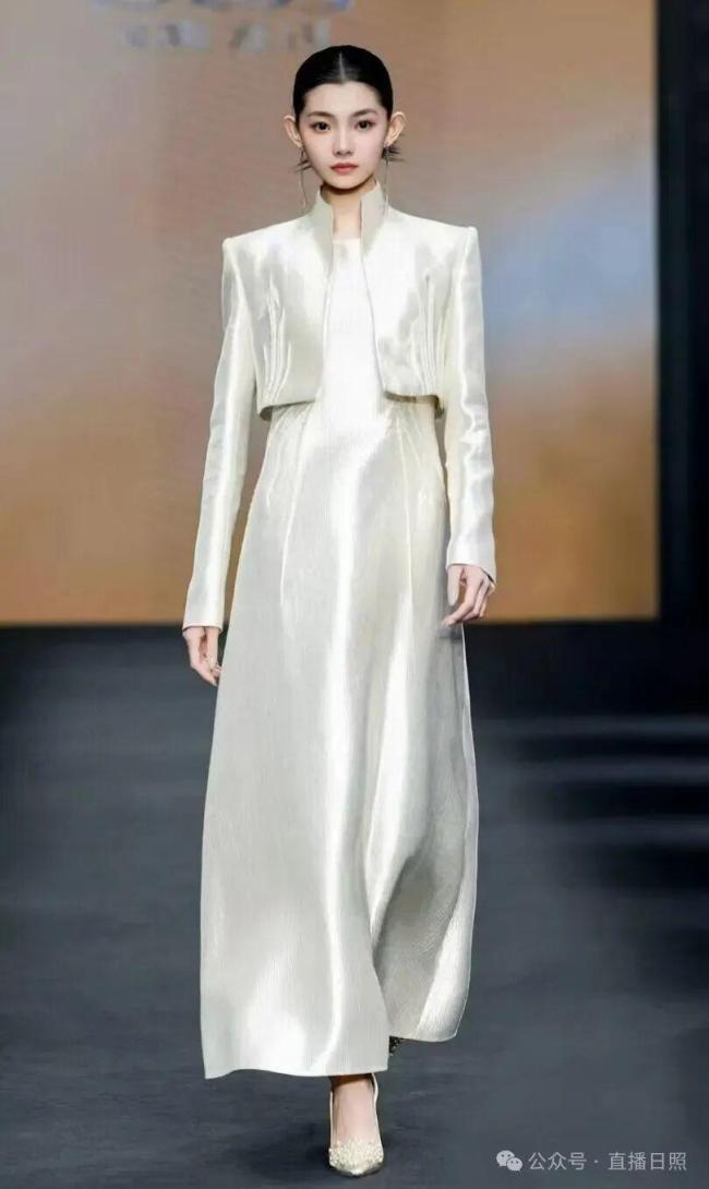 山东姑娘赵娜获环球小姐中国总冠军 优雅智慧征服评委