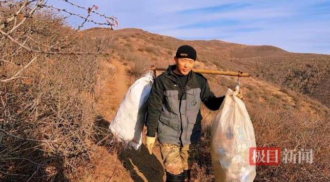 男子10年进山371次捡了2万多斤垃圾
