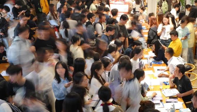 2025年大学生月均生活费1744元