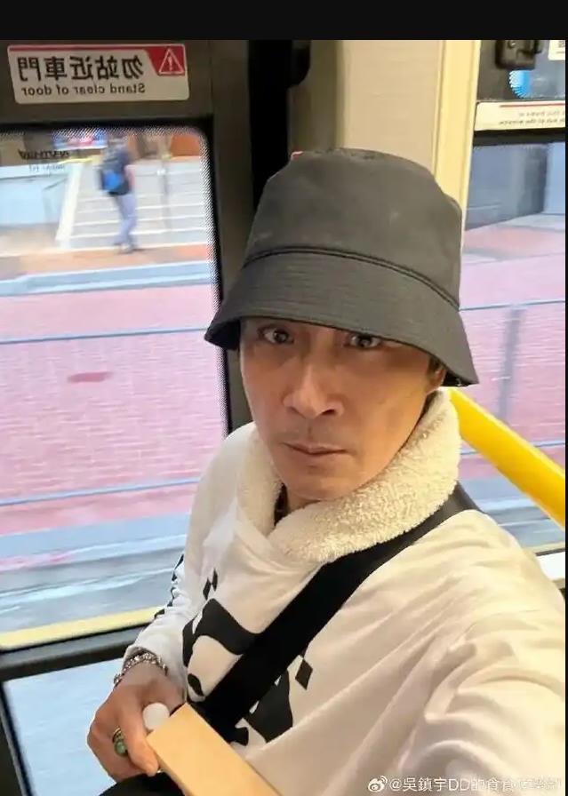 吴镇宇坐公交刷老年卡差点被赶下车