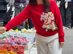 高圆圆现身成都菜市场,网友:综艺也有替身了?(图)