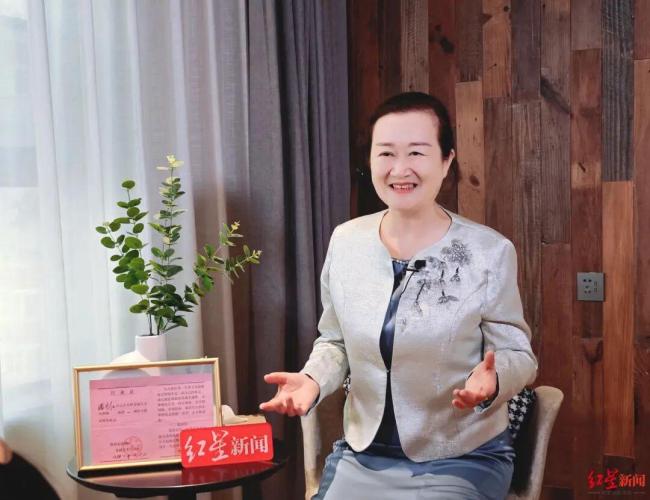 60岁退休干部拍短剧 成竖店容嬷嬷