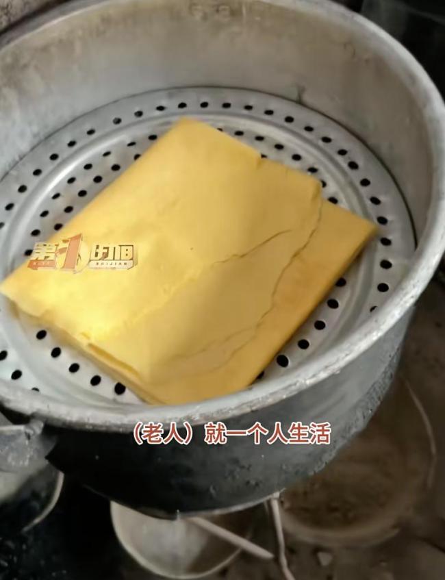 老人一儿一女已故 全村人选择瞒着 守护最后的希望