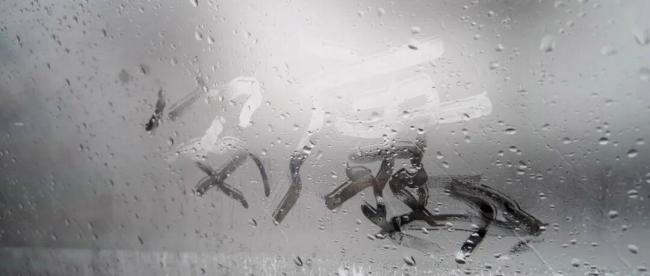 众多网友冒雪赶来参加女子奶奶葬礼 人间真情流露