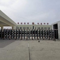 泰安双兴学校电动伸缩门使用过程