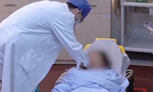 卷子还没改完 120拉走29岁数学老师