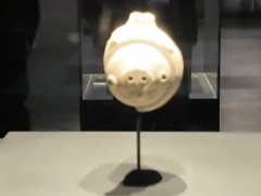 三星堆一天卖出超800只神鸟啾啾！（图）