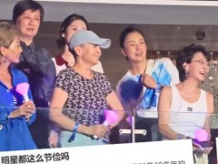 宋丹丹穿20年前《家有儿女》衣服，我的衣服还能穿，你们的童年还在吗？