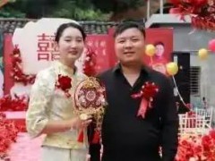 老乡鸡董事长嫁女，新娘束文手握15%股权，实为家族企业接班人