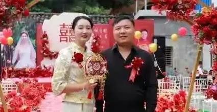 老乡鸡董事长嫁女
