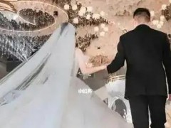 宾客到场了 婚礼舞台还未完工 最后竟是宾客一起把舞台搭起来的